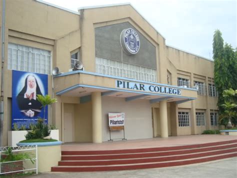 Pilar College .